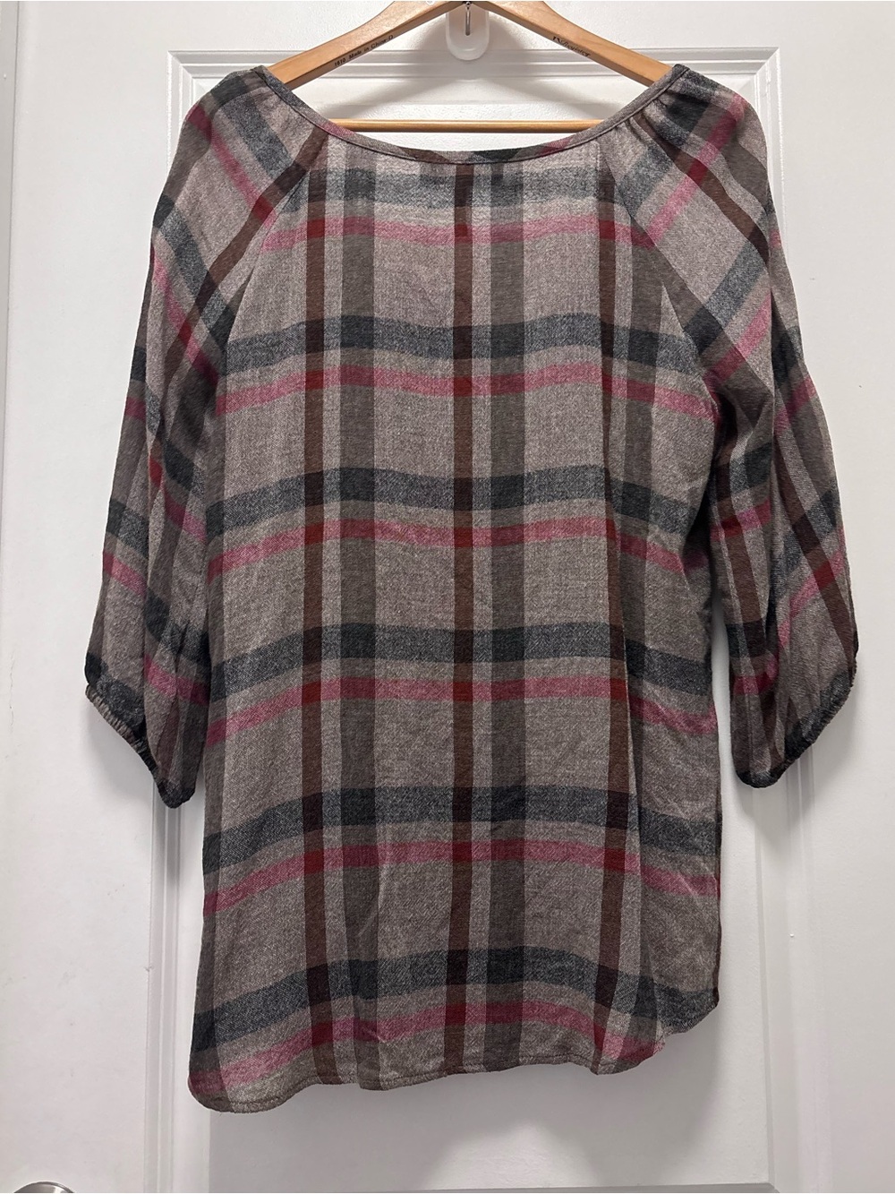 2/$25 le chateau Plaid Ruffle Henley Tunic in Brown, Gray & Pink
BNWT - Picture 4 of 10